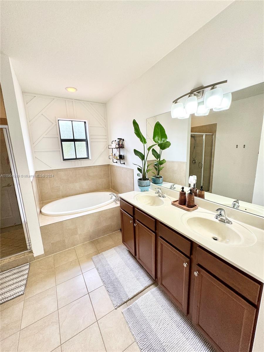 15431 SW 176th Ln, Miami, Florida 33187, 5 Bedrooms Bedrooms, ,3 BathroomsBathrooms,Residentiallease,For Rent,15431 SW 176th Ln,A11564009