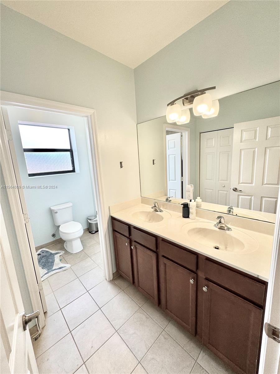 15431 SW 176th Ln, Miami, Florida 33187, 5 Bedrooms Bedrooms, ,3 BathroomsBathrooms,Residentiallease,For Rent,15431 SW 176th Ln,A11564009