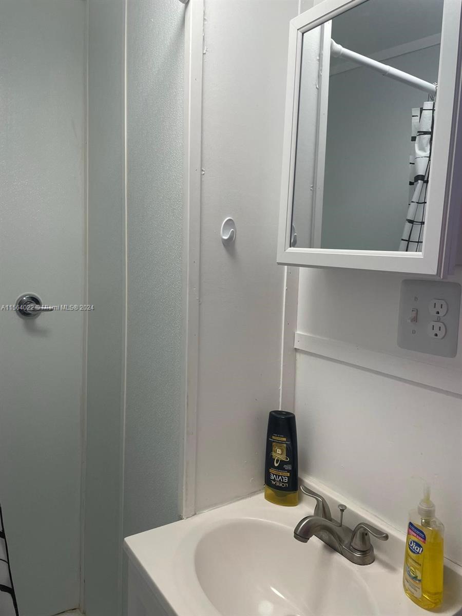 35 Palm Ave, Hallandale Beach, Florida 33009, 4 Bedrooms Bedrooms, ,3 BathroomsBathrooms,Residential,For Sale,35 Palm Ave,A11564022