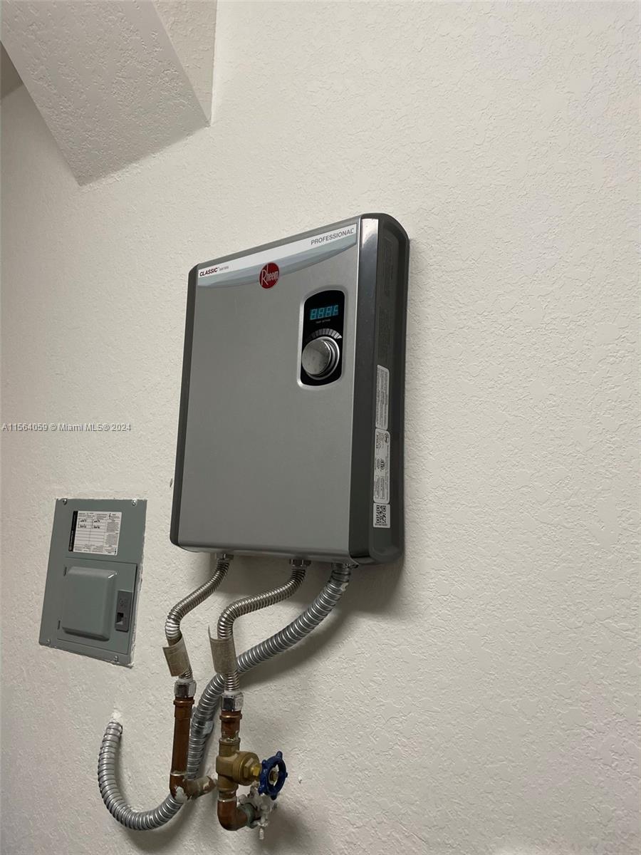 2605 SE 13th Ct 2605, Homestead, Florida 33035, 3 Bedrooms Bedrooms, ,2 BathroomsBathrooms,Residential,For Sale,2605 SE 13th Ct 2605,A11564059