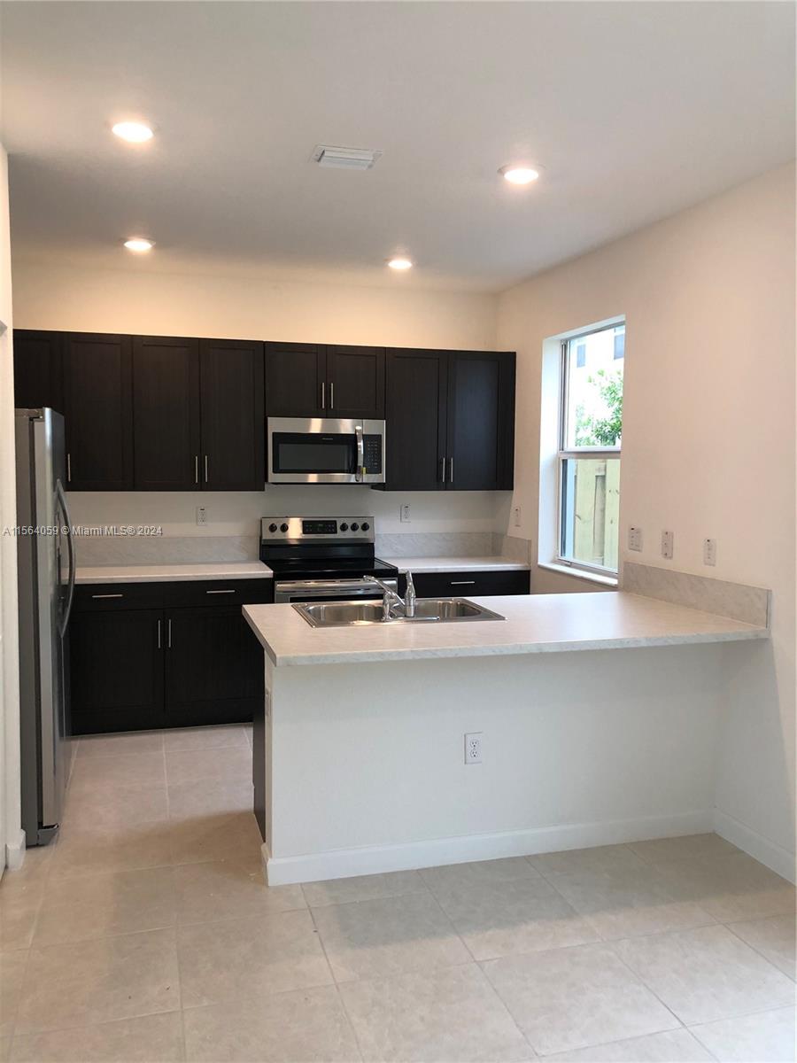 2605 SE 13th Ct 2605, Homestead, Florida 33035, 3 Bedrooms Bedrooms, ,2 BathroomsBathrooms,Residential,For Sale,2605 SE 13th Ct 2605,A11564059