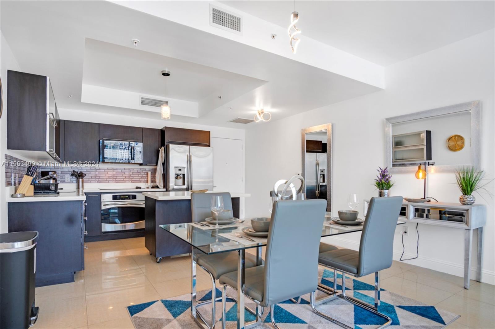 90 SW 3rd St 1815, Miami, Florida 33130, 2 Bedrooms Bedrooms, ,2 BathroomsBathrooms,Residentiallease,For Rent,90 SW 3rd St 1815,A11563490