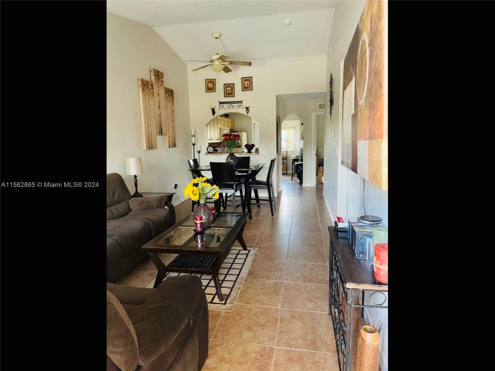 940 NE 34th Ave 203, Homestead, Florida 33033, 2 Bedrooms Bedrooms, ,2 BathroomsBathrooms,Residentiallease,For Rent,940 NE 34th Ave 203,A11562865