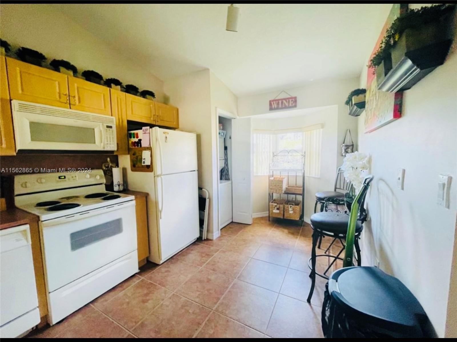 940 NE 34th Ave 203, Homestead, Florida 33033, 2 Bedrooms Bedrooms, ,2 BathroomsBathrooms,Residentiallease,For Rent,940 NE 34th Ave 203,A11562865