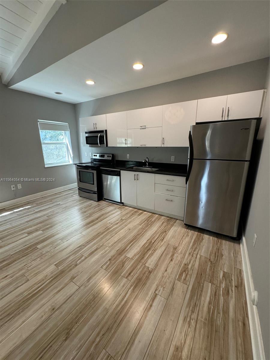 7734 Abbott Ave 201, Miami Beach, Florida 33141, 1 Bedroom Bedrooms, ,1 BathroomBathrooms,Residentiallease,For Rent,7734 Abbott Ave 201,A11564054