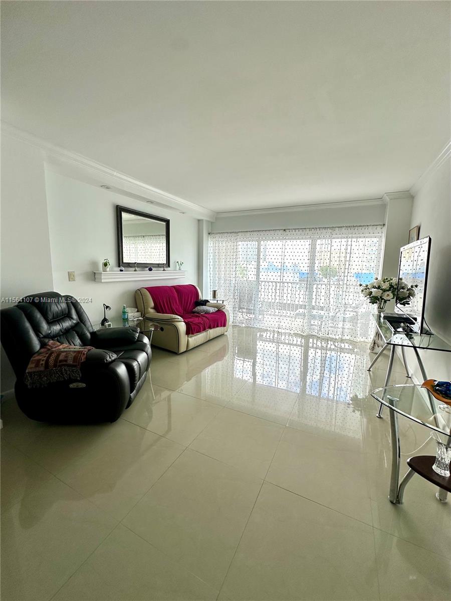 1965 S Ocean Dr 4B, Hallandale Beach, Florida 33009, 1 Bedroom Bedrooms, ,1 BathroomBathrooms,Residentiallease,For Rent,1965 S Ocean Dr 4B,A11564107