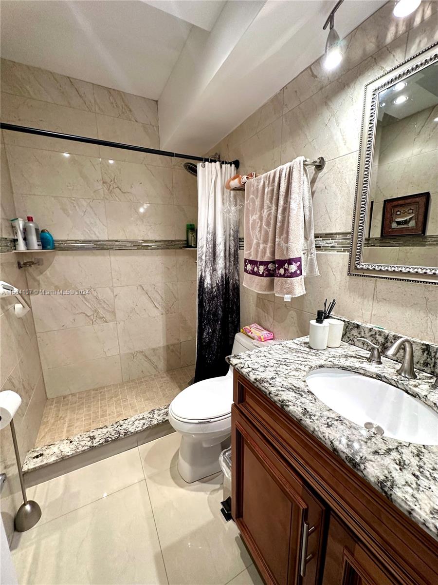 1965 S Ocean Dr 4B, Hallandale Beach, Florida 33009, 1 Bedroom Bedrooms, ,1 BathroomBathrooms,Residentiallease,For Rent,1965 S Ocean Dr 4B,A11564107