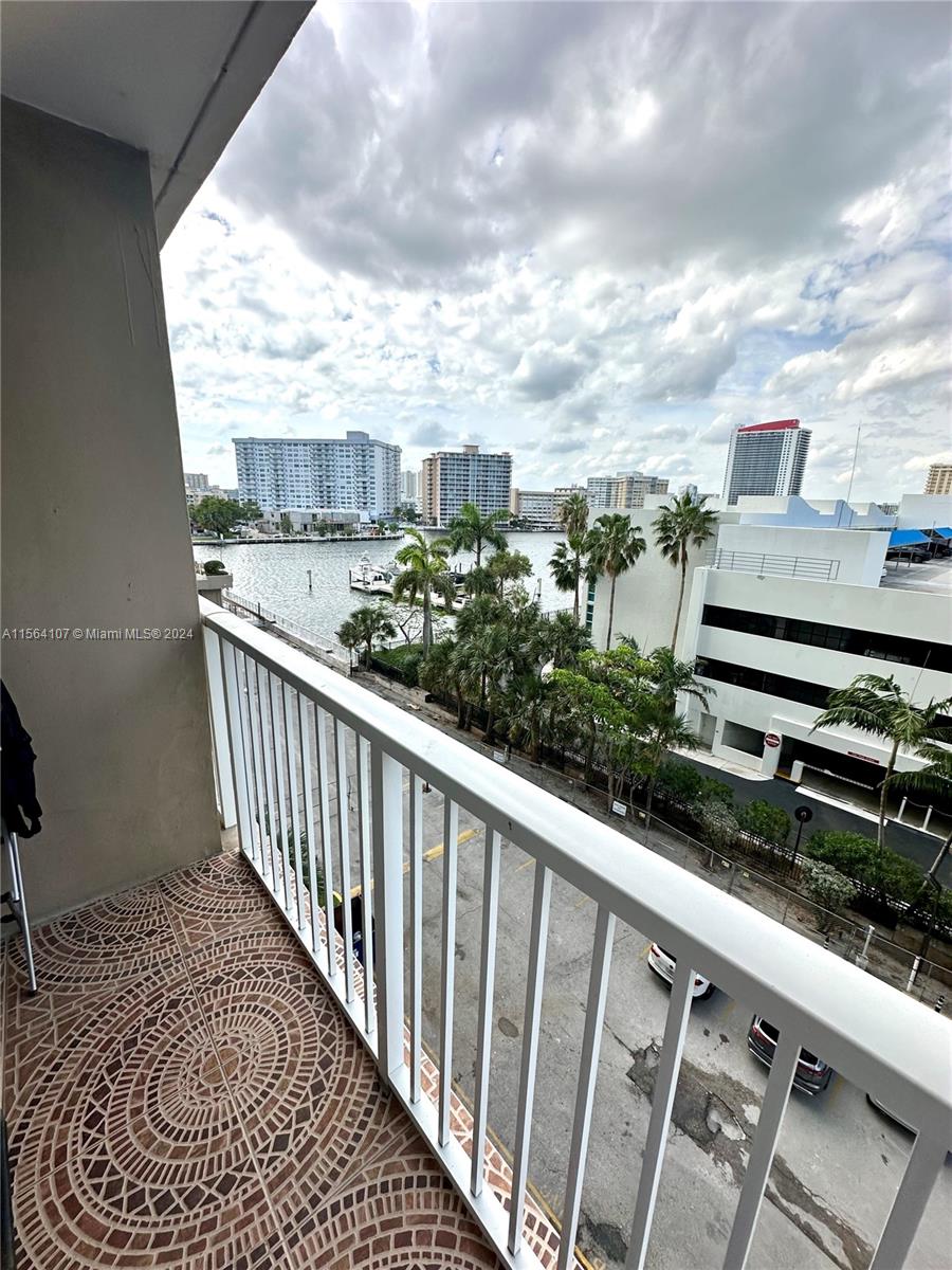 1965 S Ocean Dr 4B, Hallandale Beach, Florida 33009, 1 Bedroom Bedrooms, ,1 BathroomBathrooms,Residentiallease,For Rent,1965 S Ocean Dr 4B,A11564107