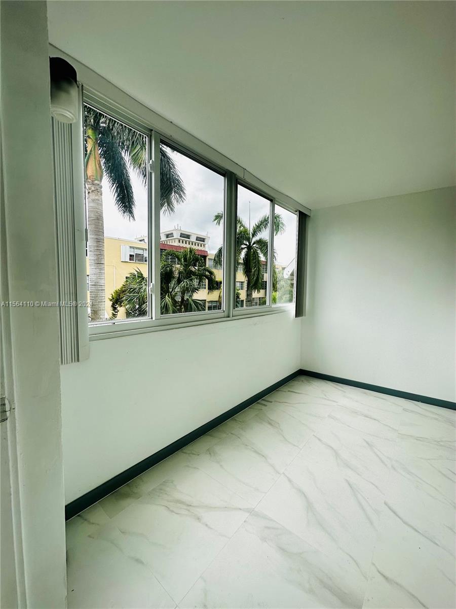 1333 E Hallandale Beach Blvd 302, Hallandale Beach, Florida 33009, 1 Bedroom Bedrooms, ,1 BathroomBathrooms,Residential,For Sale,1333 E Hallandale Beach Blvd 302,A11564110