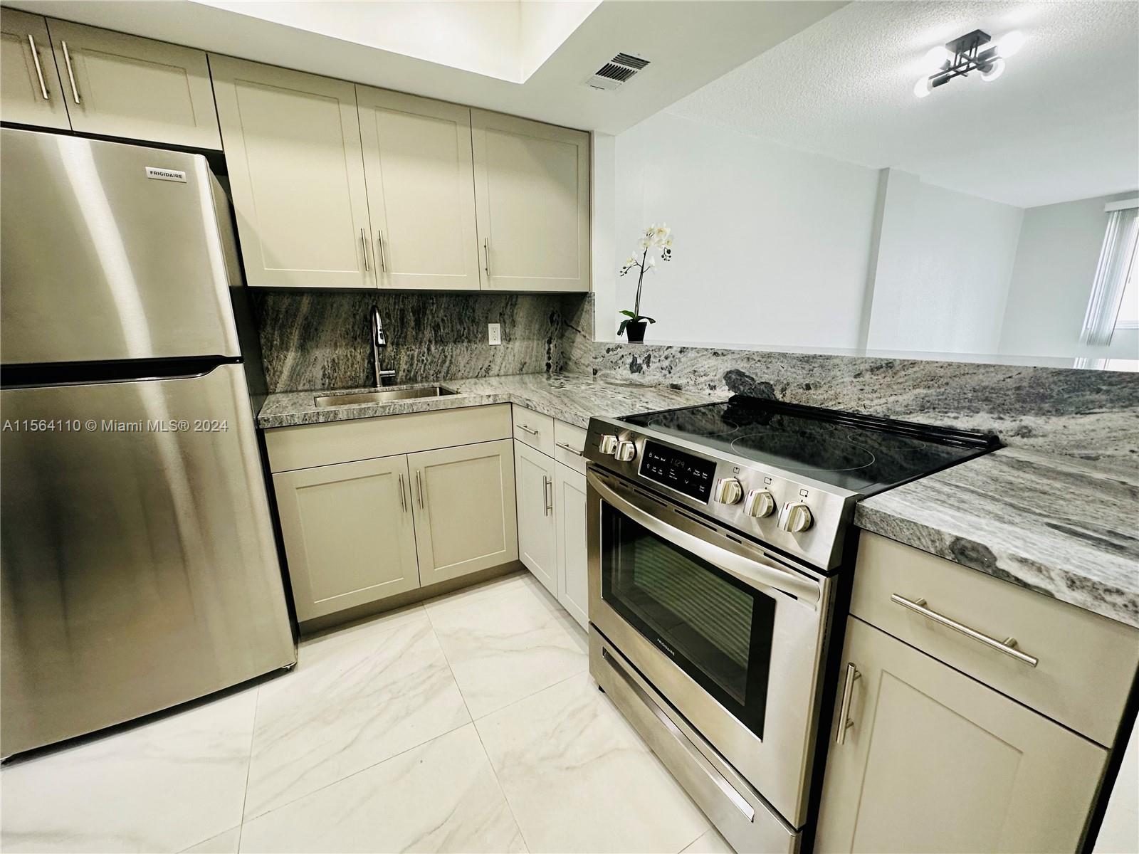 1333 E Hallandale Beach Blvd 302, Hallandale Beach, Florida 33009, 1 Bedroom Bedrooms, ,1 BathroomBathrooms,Residential,For Sale,1333 E Hallandale Beach Blvd 302,A11564110