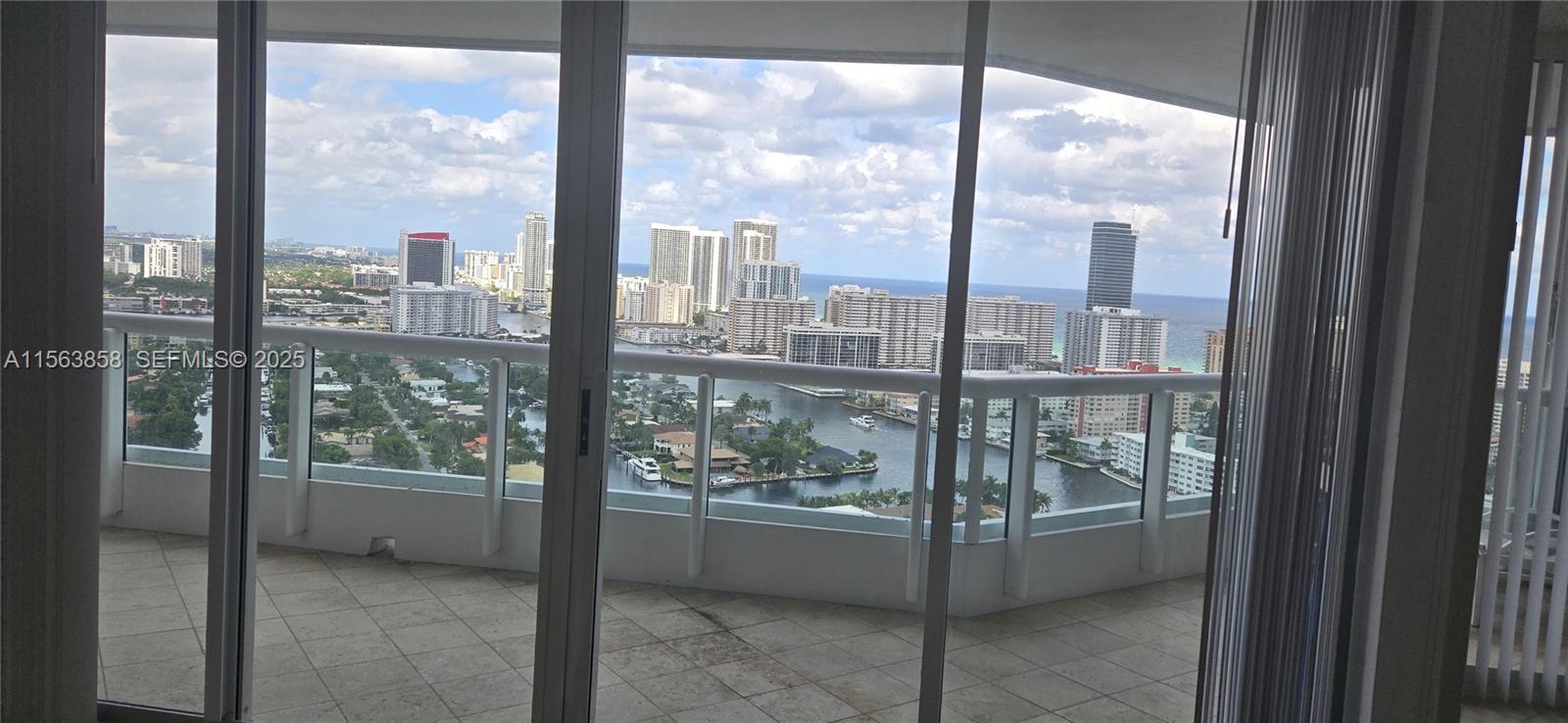 21205 Yacht Club Dr 3209, Aventura, Florida 33180, 3 Bedrooms Bedrooms, ,2 BathroomsBathrooms,Residential,For Sale,21205 Yacht Club Dr 3209,A11563858