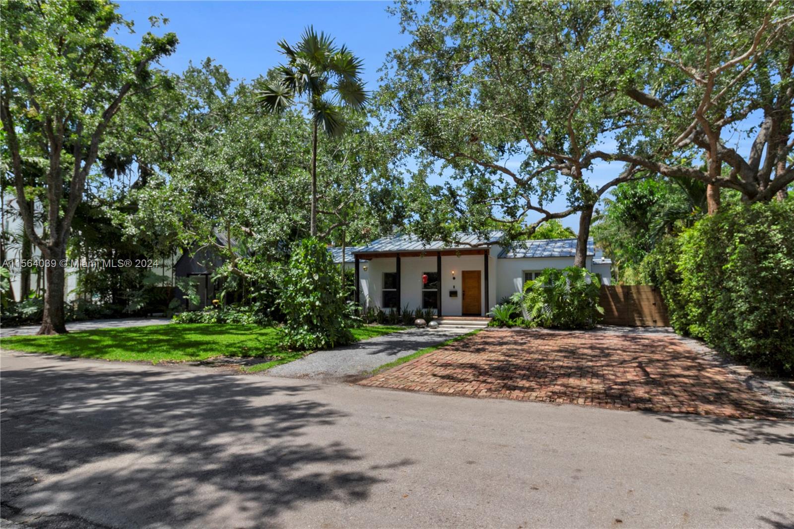 7420 SW 53rd Pl, Miami, Florida 33143, 4 Bedrooms Bedrooms, ,4 BathroomsBathrooms,Residentiallease,For Rent,7420 SW 53rd Pl,A11564039