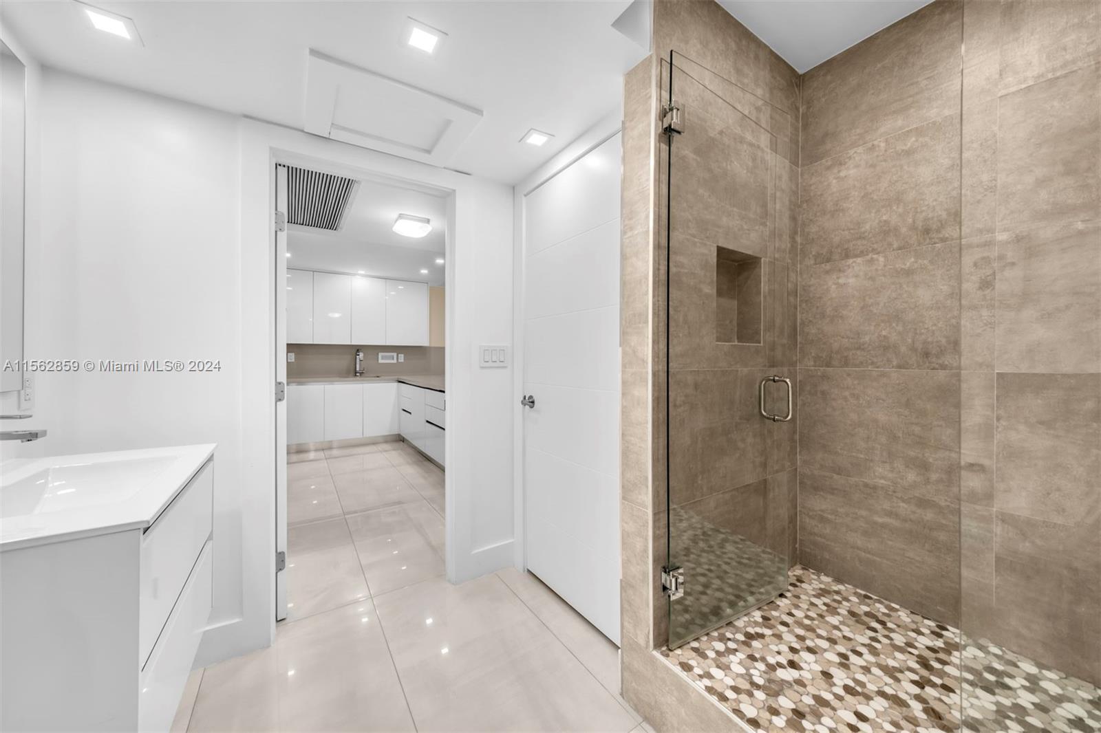 Miami Beach, Florida 33139, 1 Bedroom Bedrooms, ,1 BathroomBathrooms,Residentiallease,For Rent,A11562859