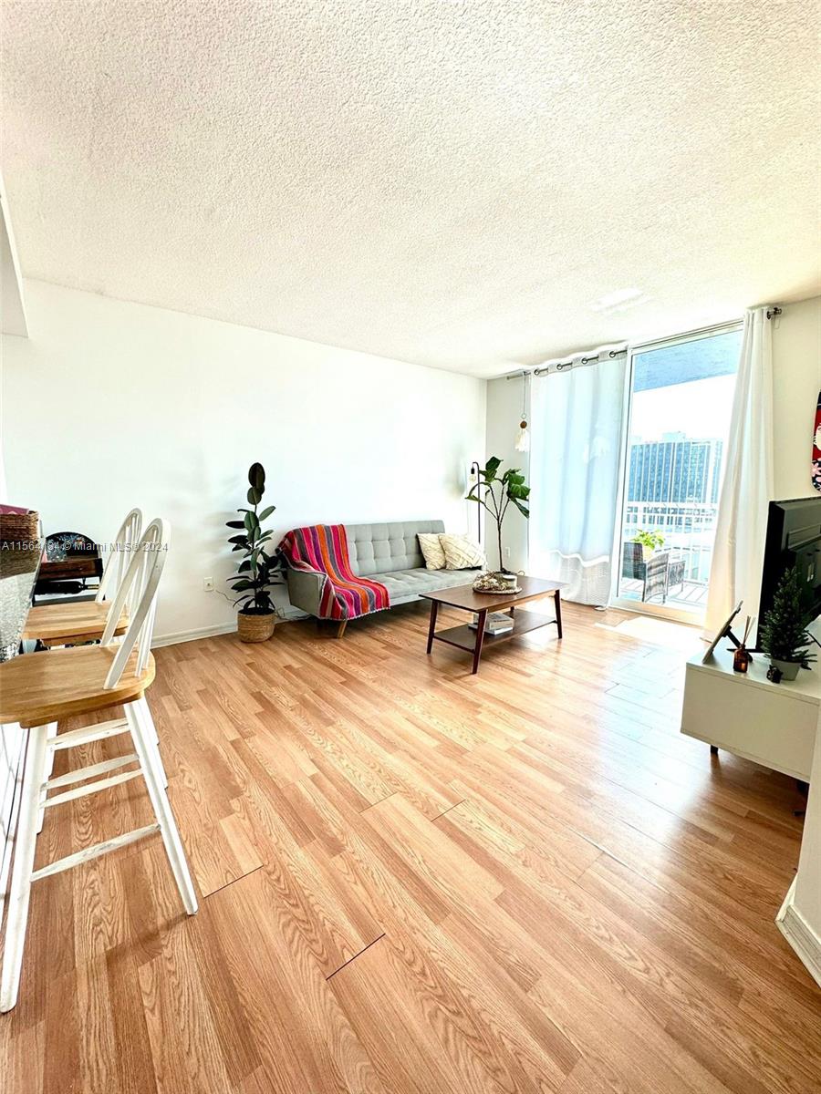 275 NE 18 ST 2004, Miami Beach, Florida 33132, 1 Bedroom Bedrooms, ,1 BathroomBathrooms,Residentiallease,For Rent,275 NE 18 ST 2004,A11564184