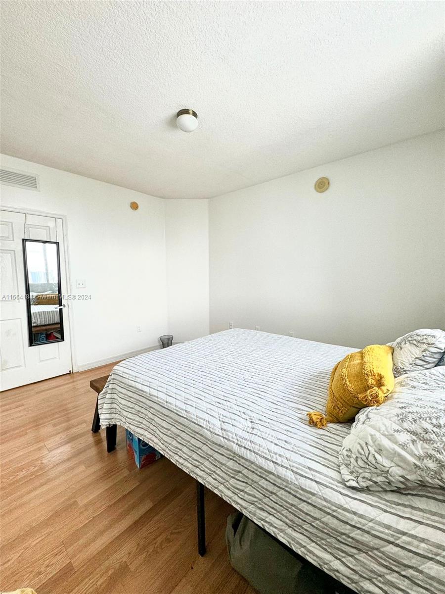 275 NE 18 ST 2004, Miami Beach, Florida 33132, 1 Bedroom Bedrooms, ,1 BathroomBathrooms,Residentiallease,For Rent,275 NE 18 ST 2004,A11564184