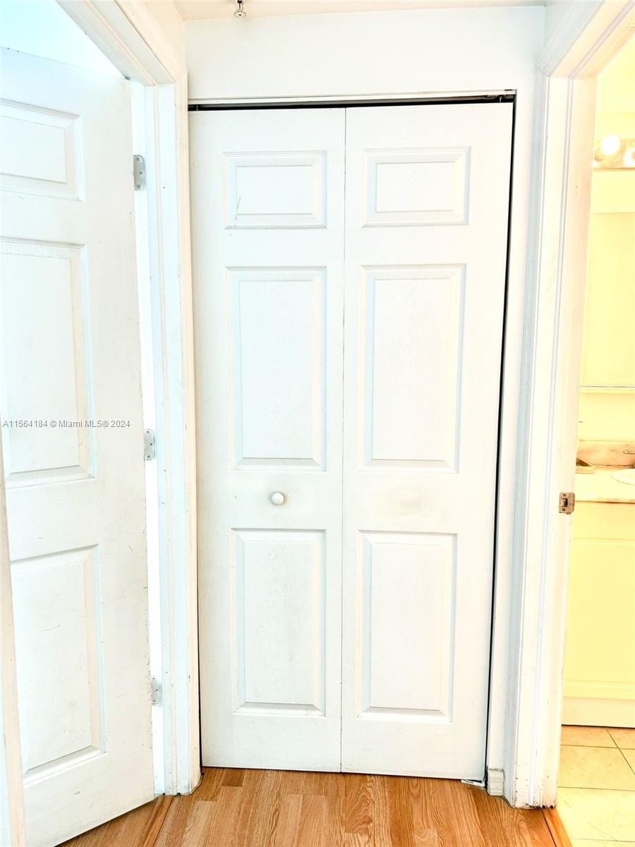 275 NE 18 ST 2004, Miami Beach, Florida 33132, 1 Bedroom Bedrooms, ,1 BathroomBathrooms,Residentiallease,For Rent,275 NE 18 ST 2004,A11564184