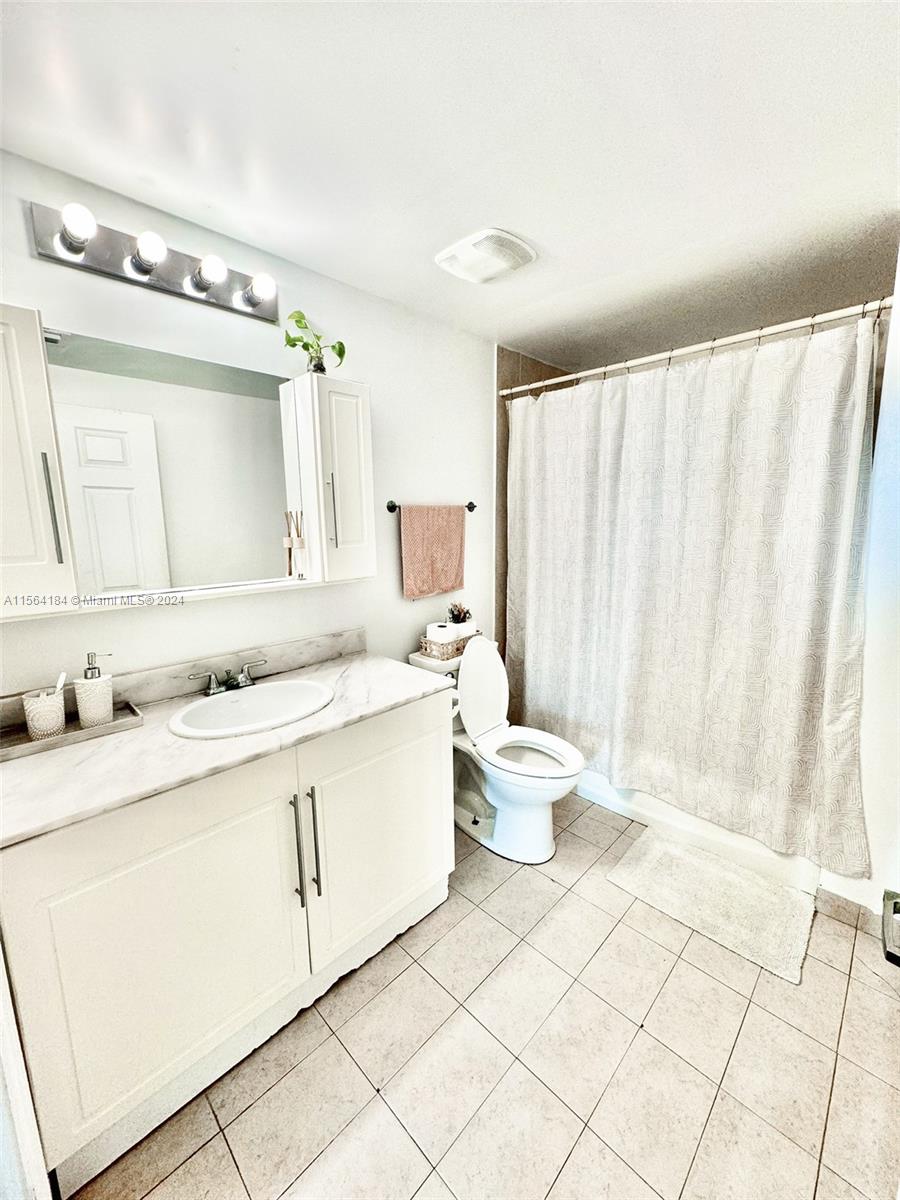 275 NE 18 ST 2004, Miami Beach, Florida 33132, 1 Bedroom Bedrooms, ,1 BathroomBathrooms,Residentiallease,For Rent,275 NE 18 ST 2004,A11564184