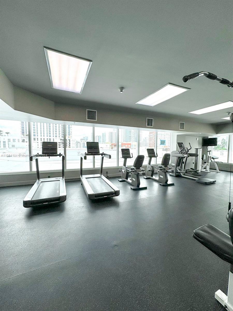 275 NE 18 ST 2004, Miami Beach, Florida 33132, 1 Bedroom Bedrooms, ,1 BathroomBathrooms,Residentiallease,For Rent,275 NE 18 ST 2004,A11564184