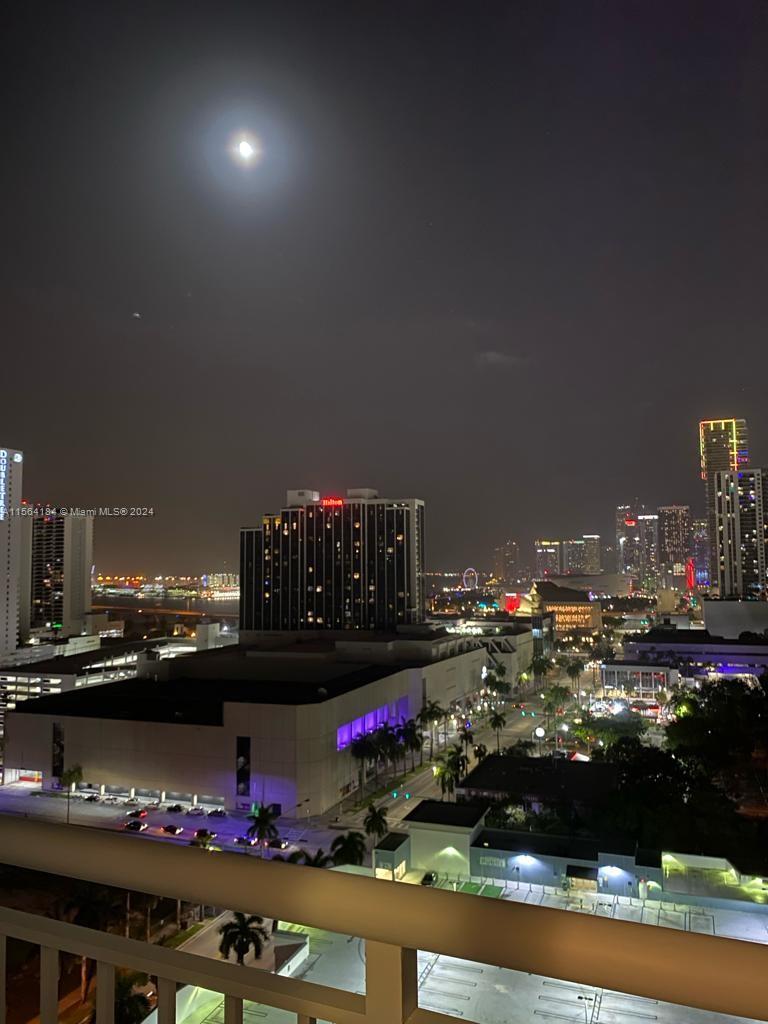 275 NE 18 ST 2004, Miami Beach, Florida 33132, 1 Bedroom Bedrooms, ,1 BathroomBathrooms,Residentiallease,For Rent,275 NE 18 ST 2004,A11564184