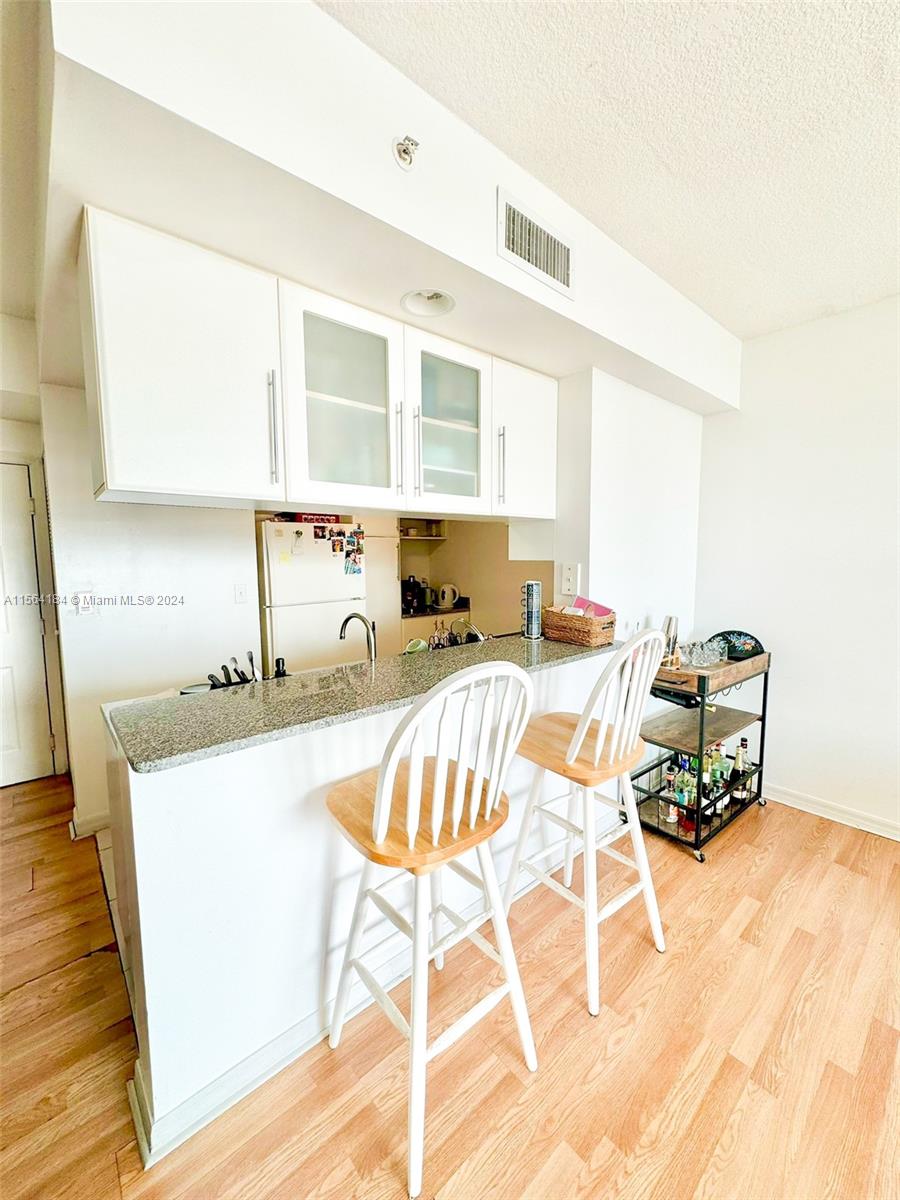 275 NE 18 ST 2004, Miami Beach, Florida 33132, 1 Bedroom Bedrooms, ,1 BathroomBathrooms,Residentiallease,For Rent,275 NE 18 ST 2004,A11564184