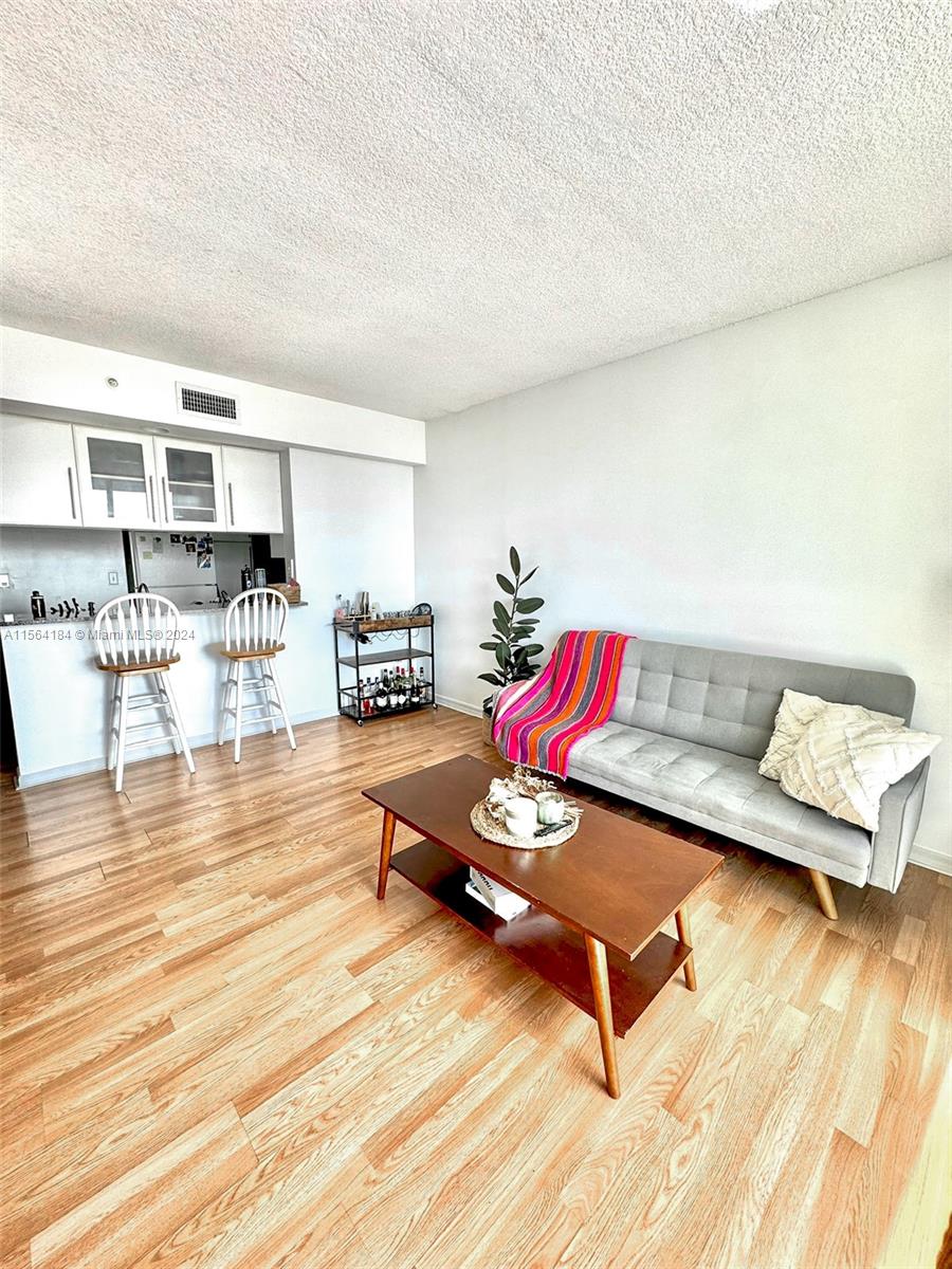 275 NE 18 ST 2004, Miami Beach, Florida 33132, 1 Bedroom Bedrooms, ,1 BathroomBathrooms,Residentiallease,For Rent,275 NE 18 ST 2004,A11564184