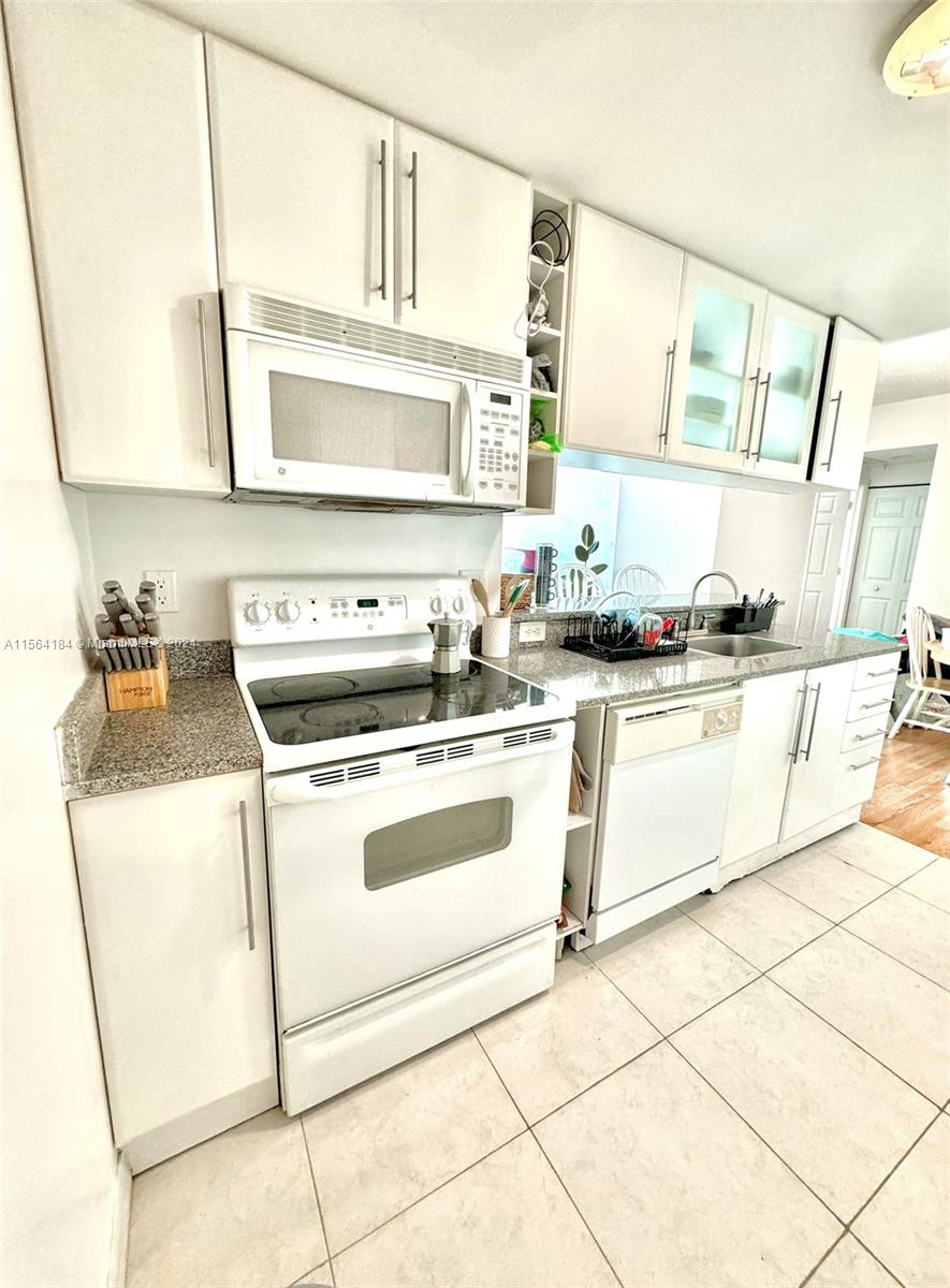 275 NE 18 ST 2004, Miami Beach, Florida 33132, 1 Bedroom Bedrooms, ,1 BathroomBathrooms,Residentiallease,For Rent,275 NE 18 ST 2004,A11564184