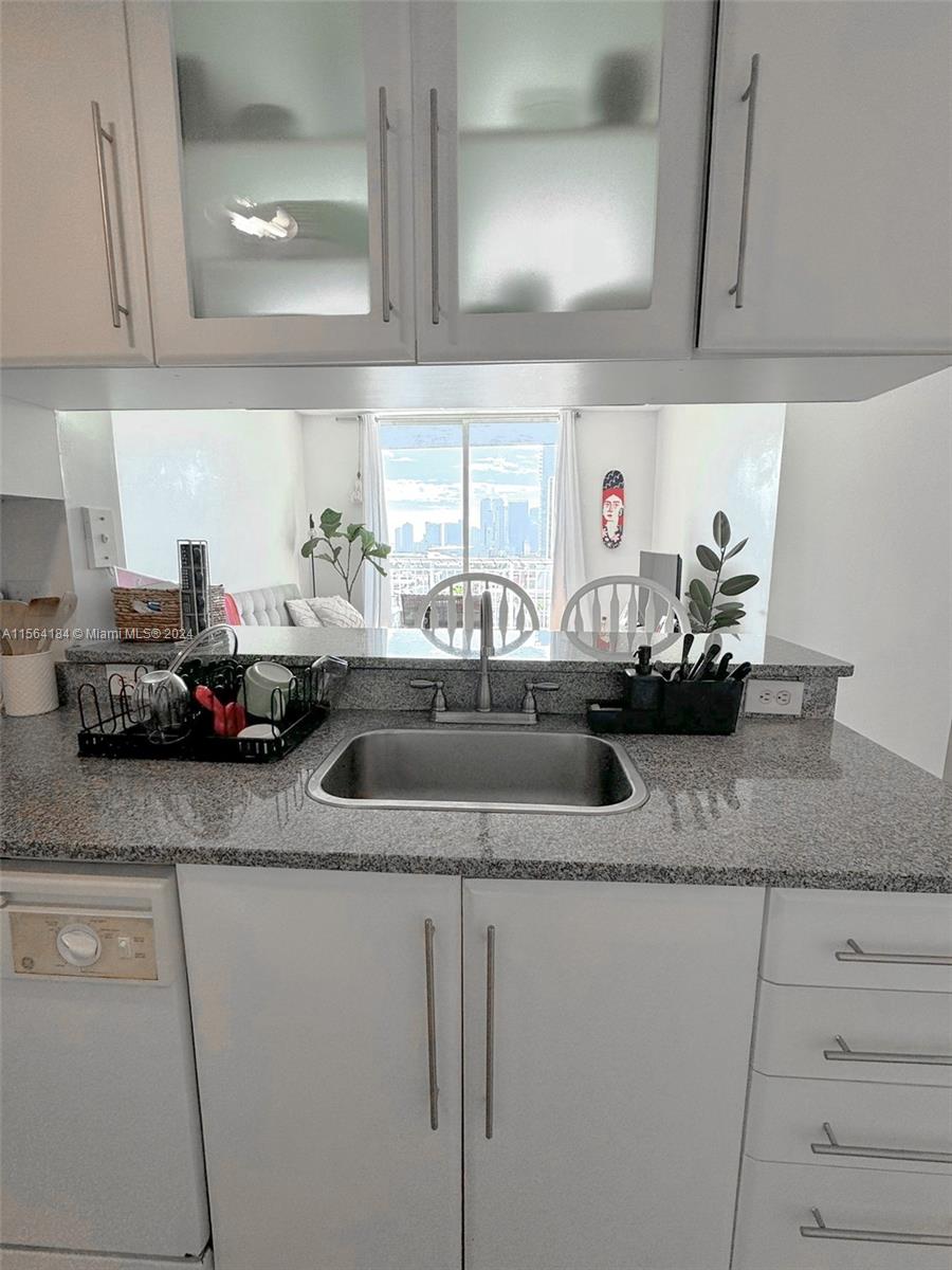 275 NE 18 ST 2004, Miami Beach, Florida 33132, 1 Bedroom Bedrooms, ,1 BathroomBathrooms,Residentiallease,For Rent,275 NE 18 ST 2004,A11564184