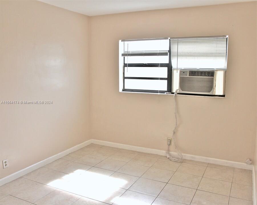 417 NW 2nd Ave 9, Hallandale Beach, Florida 33009, 2 Bedrooms Bedrooms, ,1 BathroomBathrooms,Residentiallease,For Rent,417 NW 2nd Ave 9,A11564174