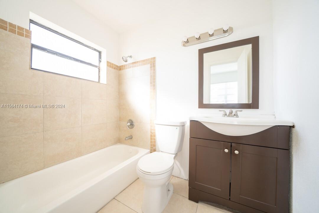 417 NW 2nd Ave 9, Hallandale Beach, Florida 33009, 2 Bedrooms Bedrooms, ,1 BathroomBathrooms,Residentiallease,For Rent,417 NW 2nd Ave 9,A11564174