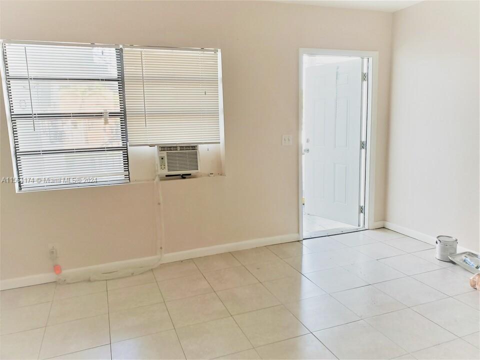417 NW 2nd Ave 9, Hallandale Beach, Florida 33009, 2 Bedrooms Bedrooms, ,1 BathroomBathrooms,Residentiallease,For Rent,417 NW 2nd Ave 9,A11564174