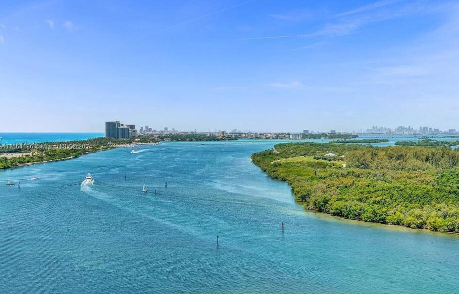 300 SE Bayview Dr 410, Sunny Isles Beach, Florida 33160, 2 Bedrooms Bedrooms, ,2 BathroomsBathrooms,Residentiallease,For Rent,300 SE Bayview Dr 410,A11564186