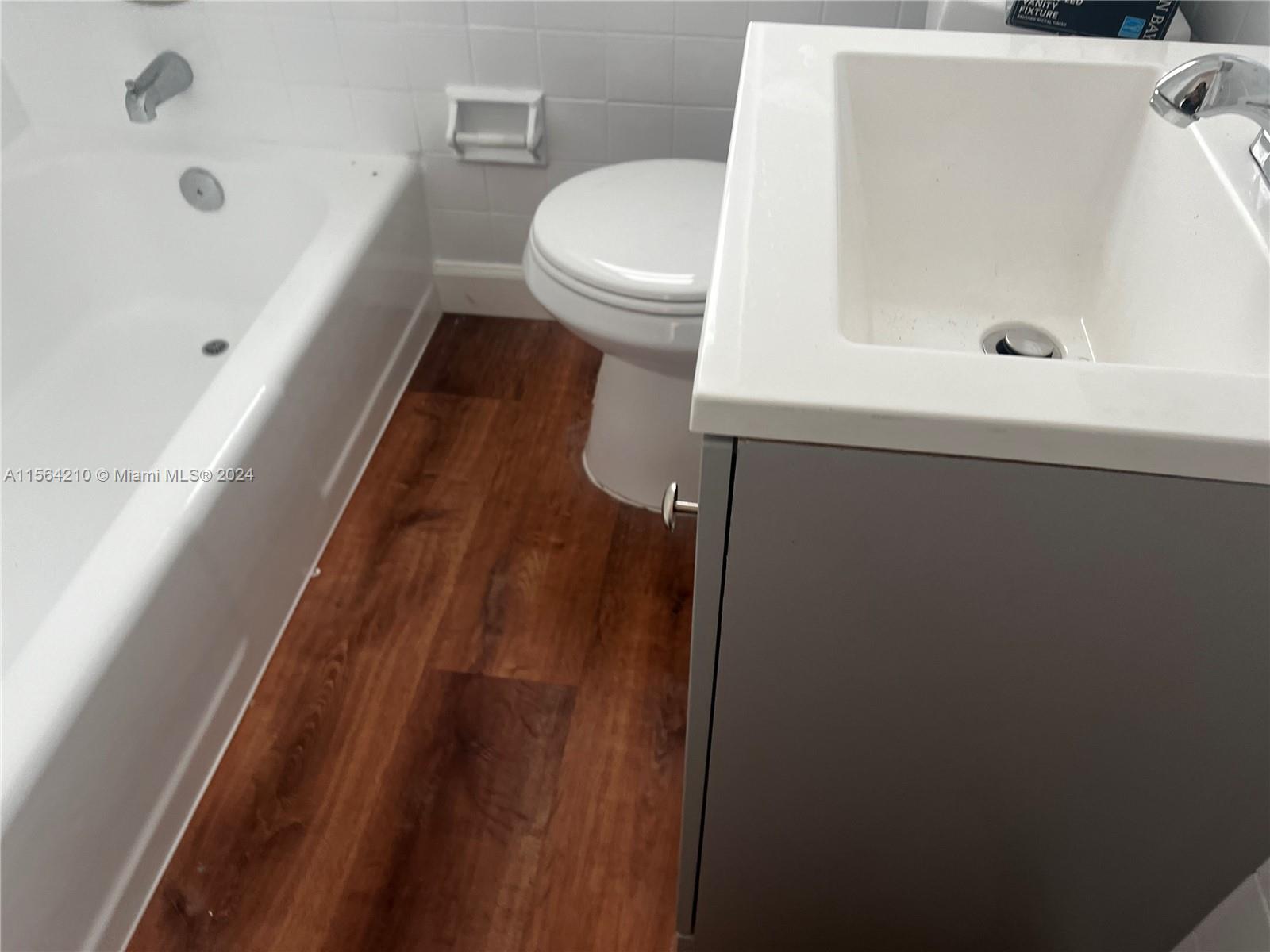 2037 Madison St #11, Hollywood, Florida 33020, ,1 BathroomBathrooms,Residentiallease,For Rent,2037 Madison St #11,A11564210