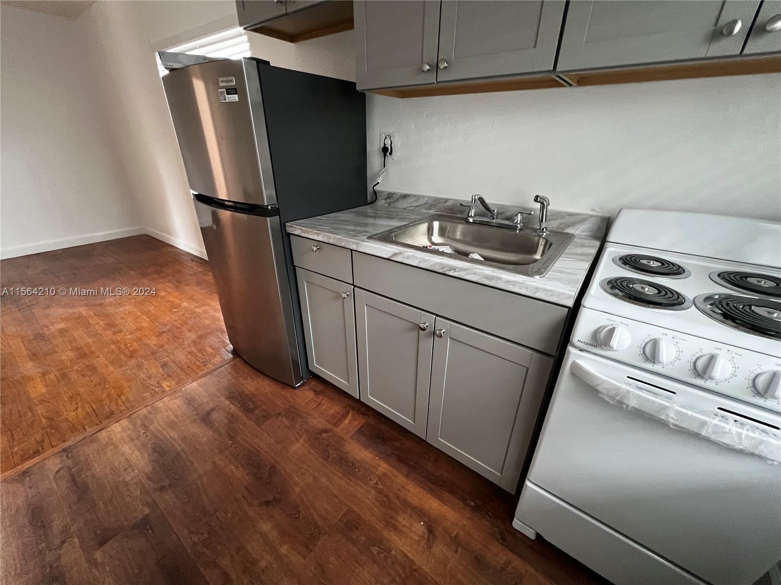 2037 Madison St #11, Hollywood, Florida 33020, ,1 BathroomBathrooms,Residentiallease,For Rent,2037 Madison St #11,A11564210