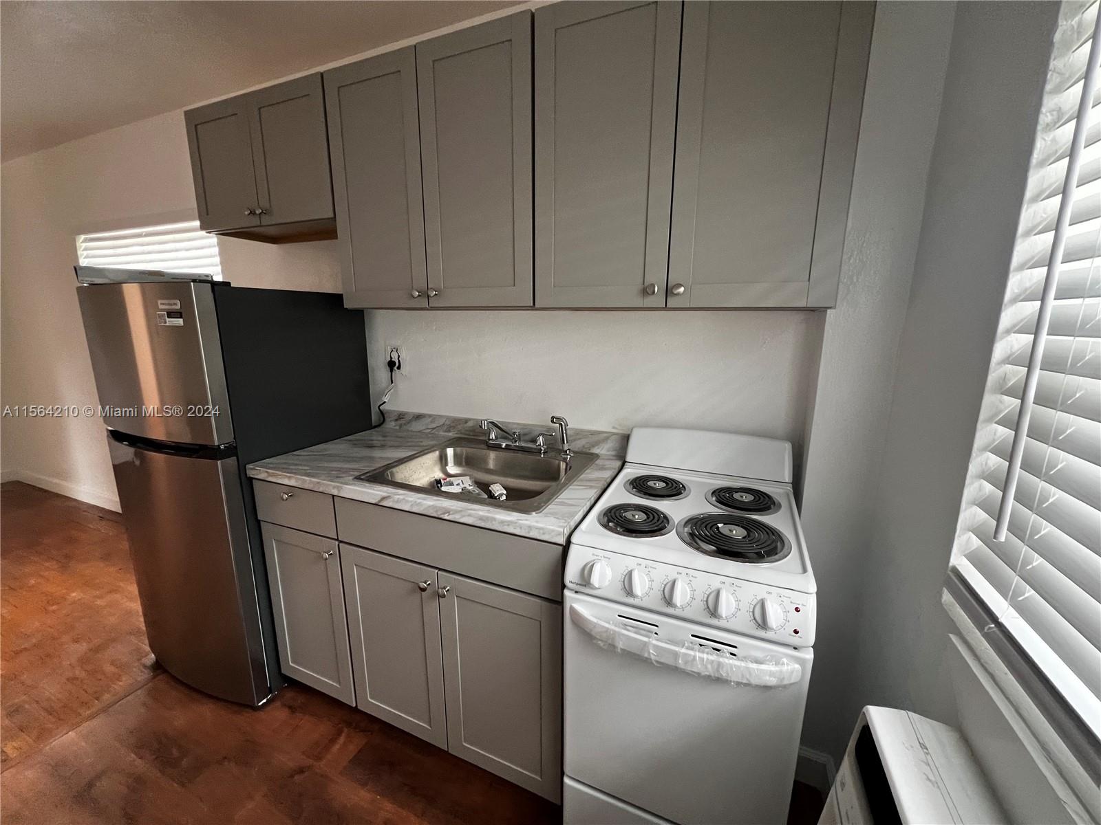 2037 Madison St #11, Hollywood, Florida 33020, ,1 BathroomBathrooms,Residentiallease,For Rent,2037 Madison St #11,A11564210