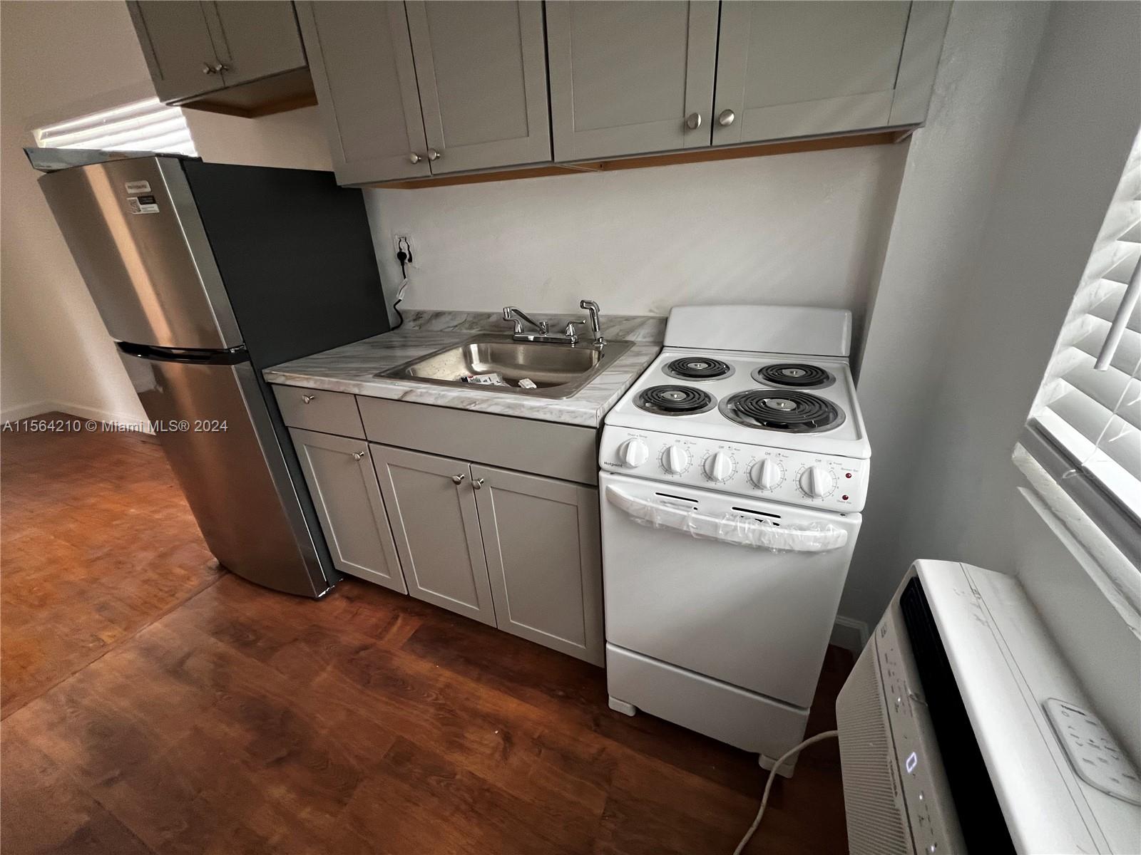 2037 Madison St #11, Hollywood, Florida 33020, ,1 BathroomBathrooms,Residentiallease,For Rent,2037 Madison St #11,A11564210