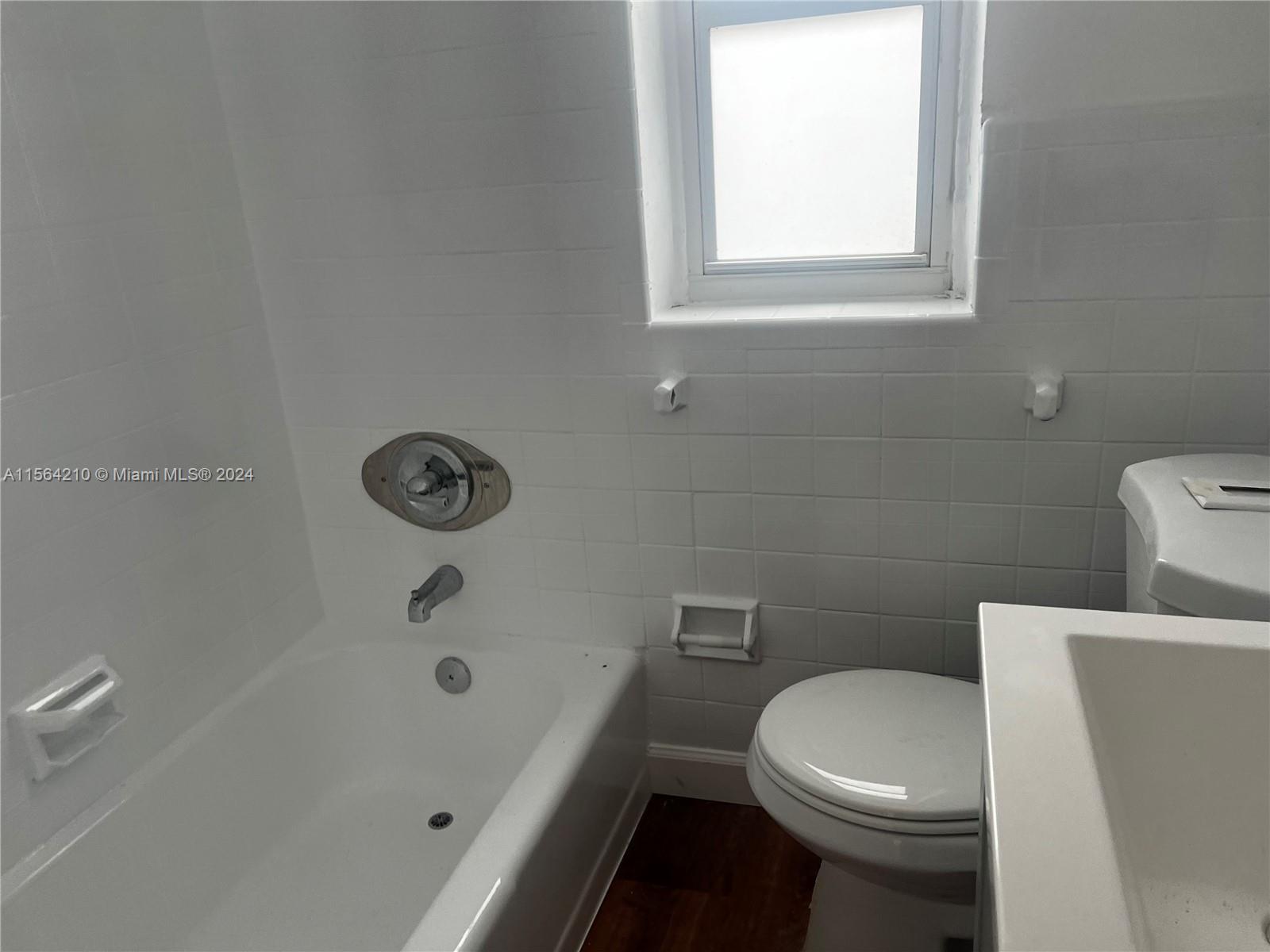 2037 Madison St #11, Hollywood, Florida 33020, ,1 BathroomBathrooms,Residentiallease,For Rent,2037 Madison St #11,A11564210