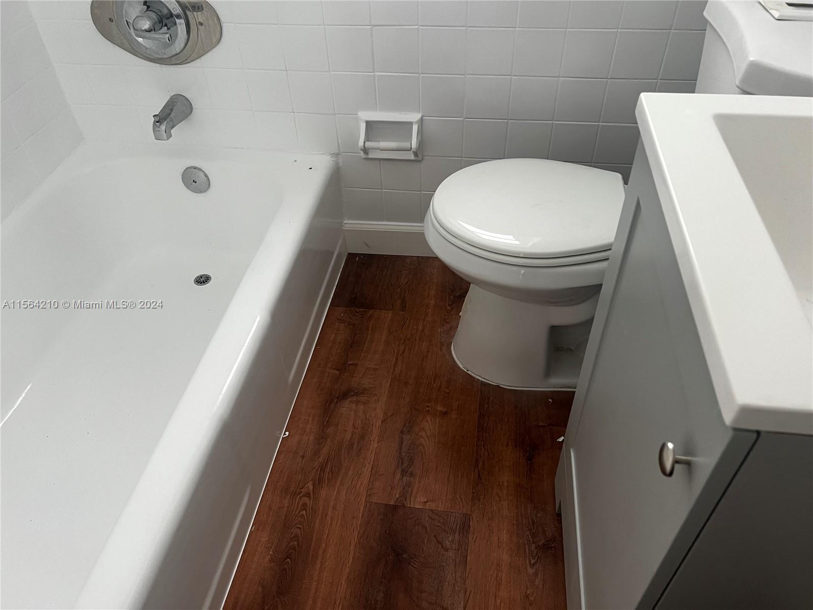 2037 Madison St #11, Hollywood, Florida 33020, ,1 BathroomBathrooms,Residentiallease,For Rent,2037 Madison St #11,A11564210