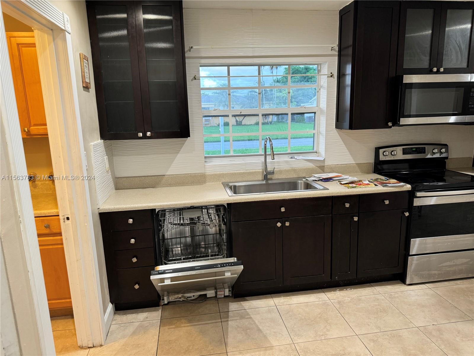 6760 SW 10th Ct, Pembroke Pines, Florida 33023, 4 Bedrooms Bedrooms, 3 Rooms Rooms,2 BathroomsBathrooms,Residential,For Sale,6760 SW 10th Ct,A11563783
