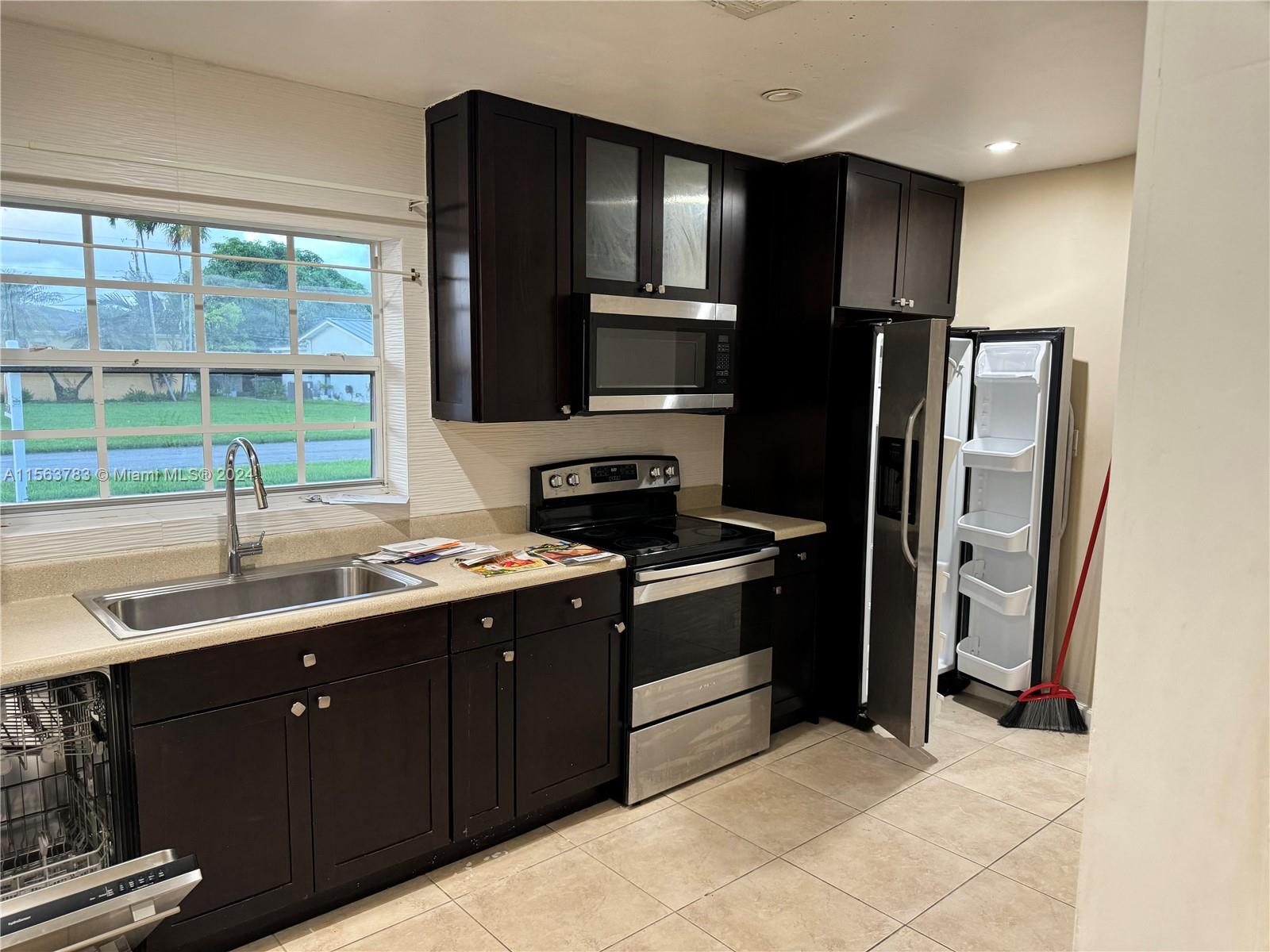 6760 SW 10th Ct, Pembroke Pines, Florida 33023, 4 Bedrooms Bedrooms, 3 Rooms Rooms,2 BathroomsBathrooms,Residential,For Sale,6760 SW 10th Ct,A11563783