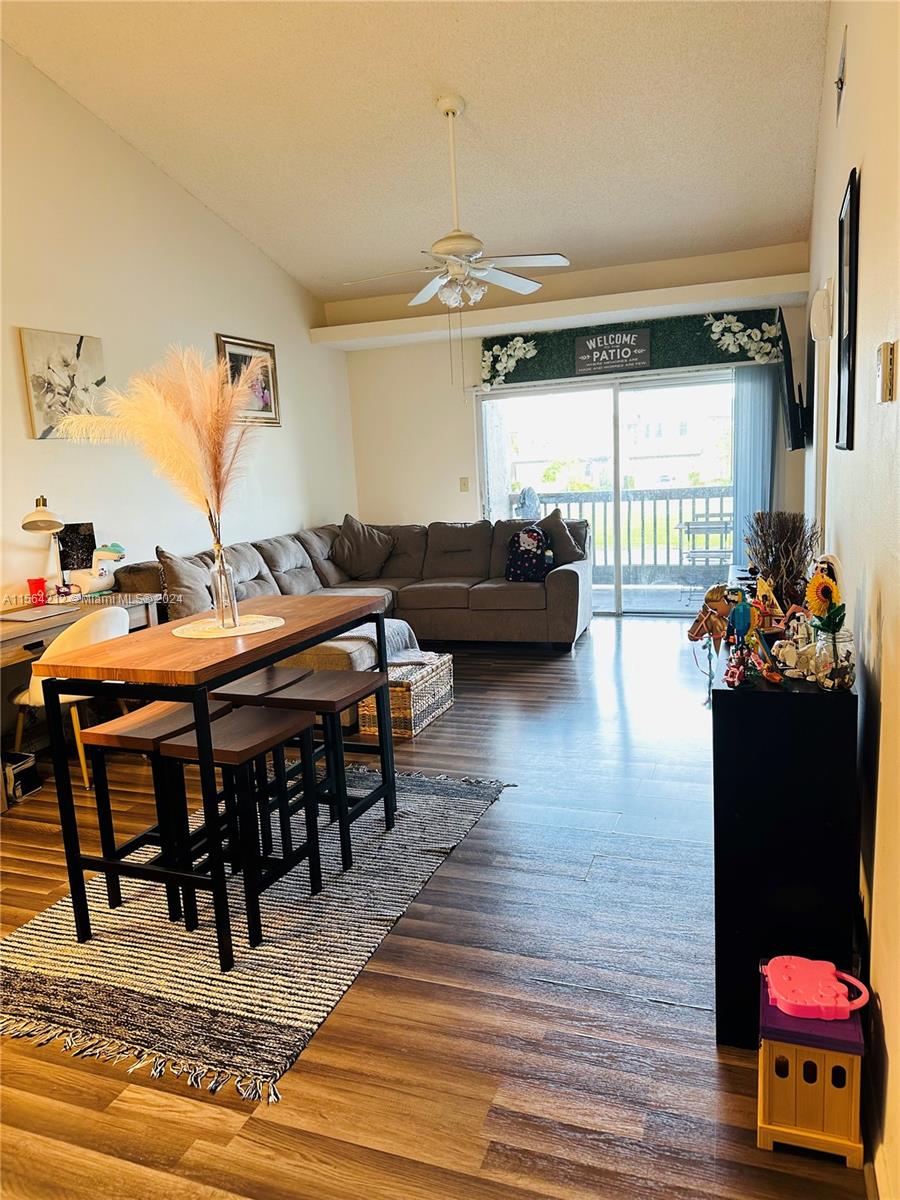 415 SW 113th Way 415, Pembroke Pines, Florida 33025, 1 Bedroom Bedrooms, ,1 BathroomBathrooms,Residentiallease,For Rent,415 SW 113th Way 415,A11564212