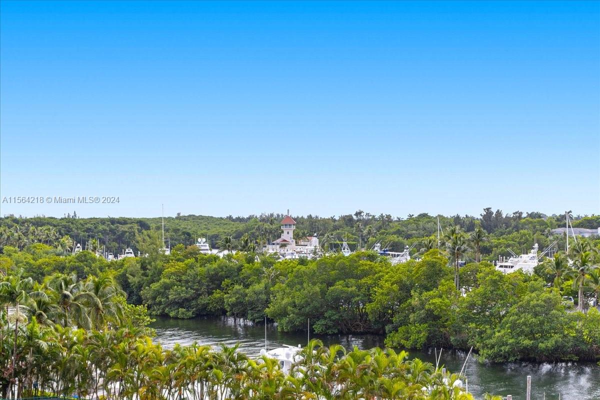 10  Edgewater Dr #5D For Sale A11564218, FL