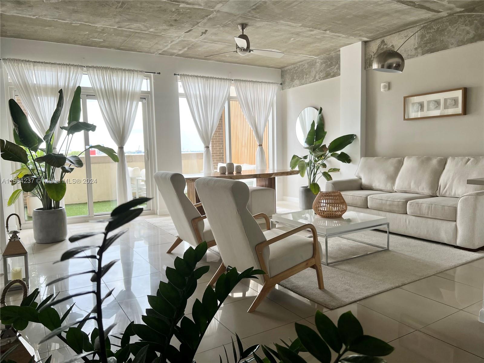 Apartamento à Venda in Miami, FL