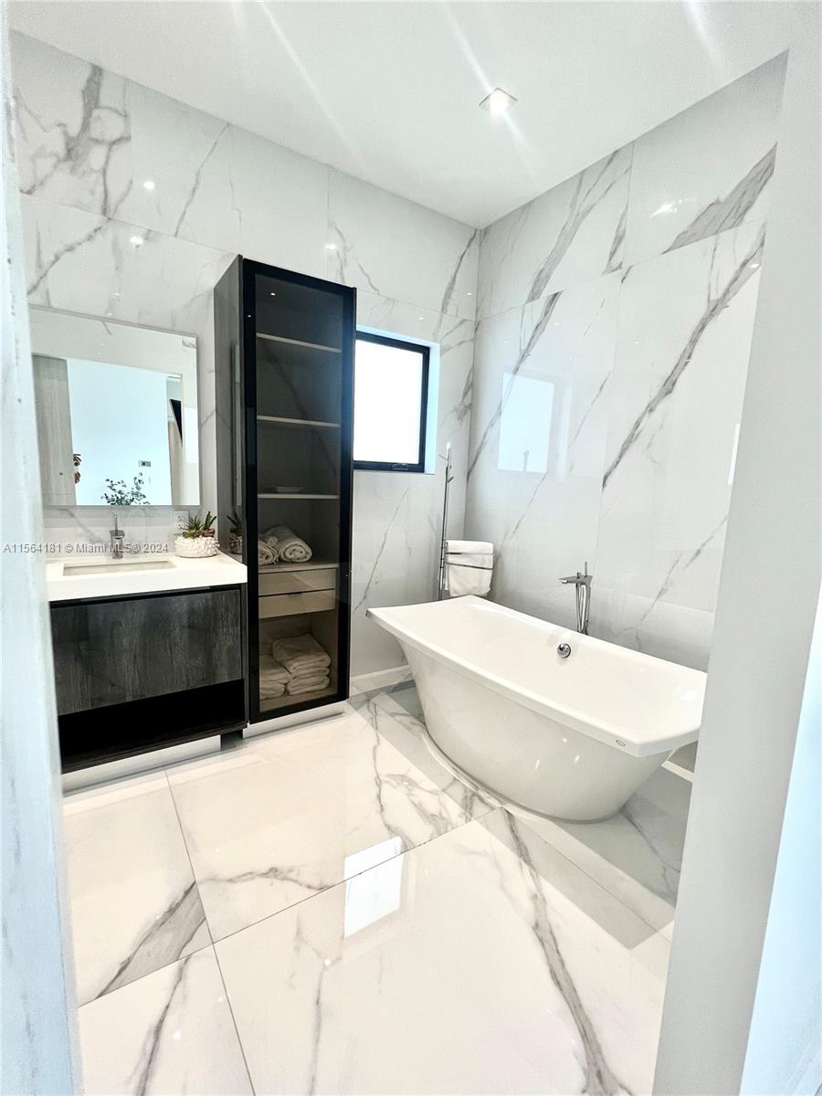 2010 NW 13th St 0, Miami, Florida 33125, 3 Bedrooms Bedrooms, ,3 BathroomsBathrooms,Residentiallease,For Rent,2010 NW 13th St 0,A11564181