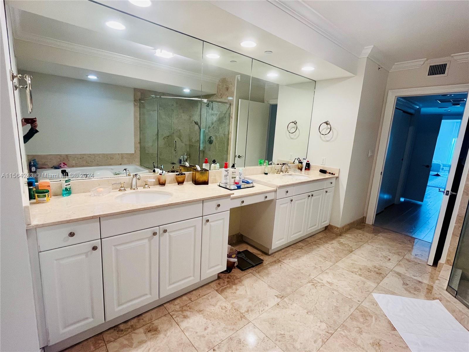 20201 E Country Club Dr 409, Aventura, Florida 33180, 3 Bedrooms Bedrooms, ,3 BathroomsBathrooms,Residentiallease,For Rent,20201 E Country Club Dr 409,A11564243
