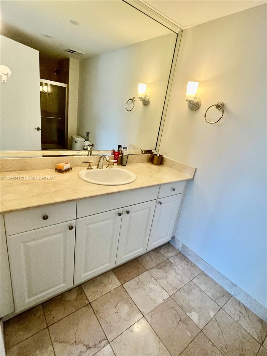 20201 E Country Club Dr 409, Aventura, Florida 33180, 3 Bedrooms Bedrooms, ,3 BathroomsBathrooms,Residentiallease,For Rent,20201 E Country Club Dr 409,A11564243