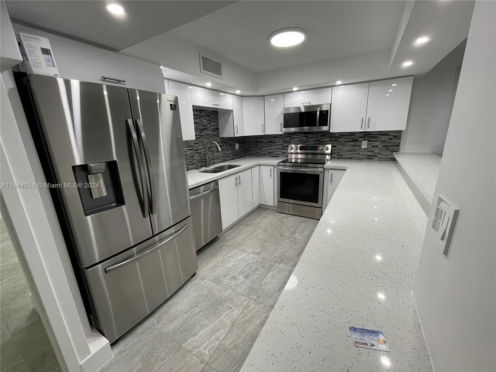 2000 Atlantic Shores Blvd 310, Hallandale Beach, Florida 33009, 2 Bedrooms Bedrooms, ,2 BathroomsBathrooms,Residentiallease,For Rent,2000 Atlantic Shores Blvd 310,A11564258