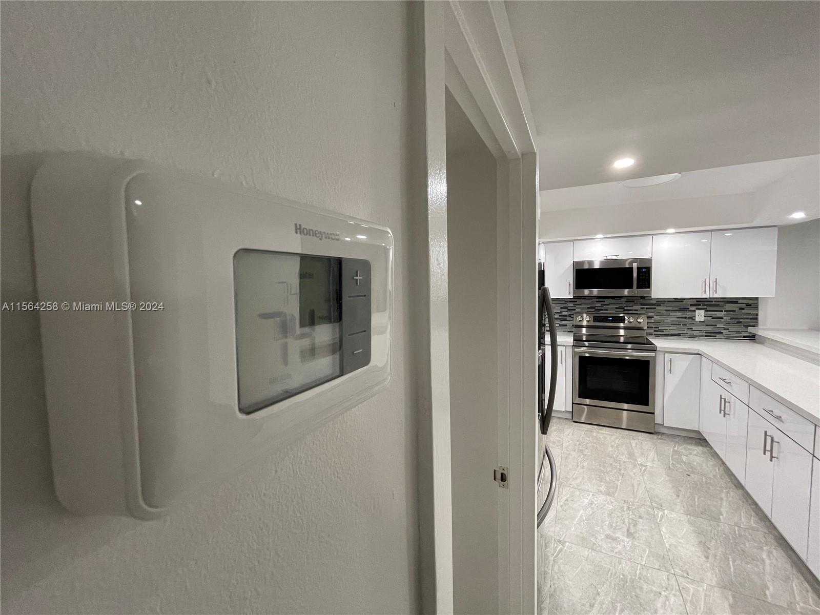 2000 Atlantic Shores Blvd 310, Hallandale Beach, Florida 33009, 2 Bedrooms Bedrooms, ,2 BathroomsBathrooms,Residentiallease,For Rent,2000 Atlantic Shores Blvd 310,A11564258