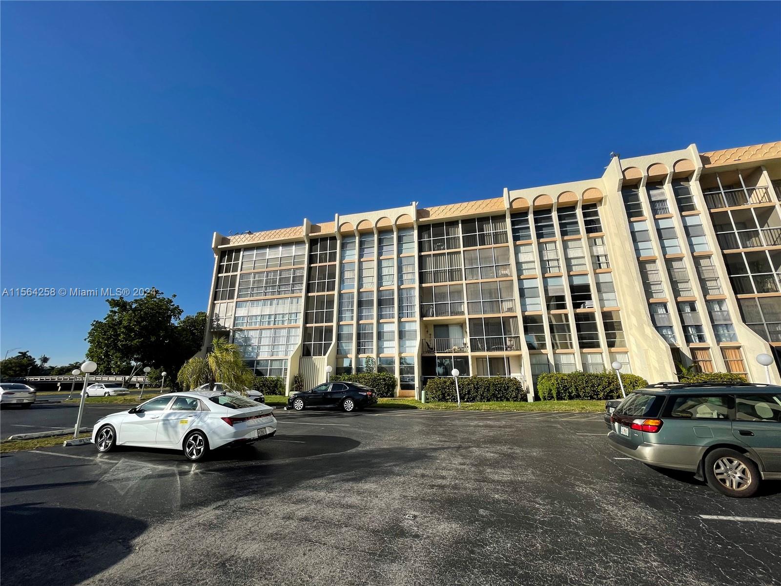 2000 Atlantic Shores Blvd 310, Hallandale Beach, Florida 33009, 2 Bedrooms Bedrooms, ,2 BathroomsBathrooms,Residentiallease,For Rent,2000 Atlantic Shores Blvd 310,A11564258