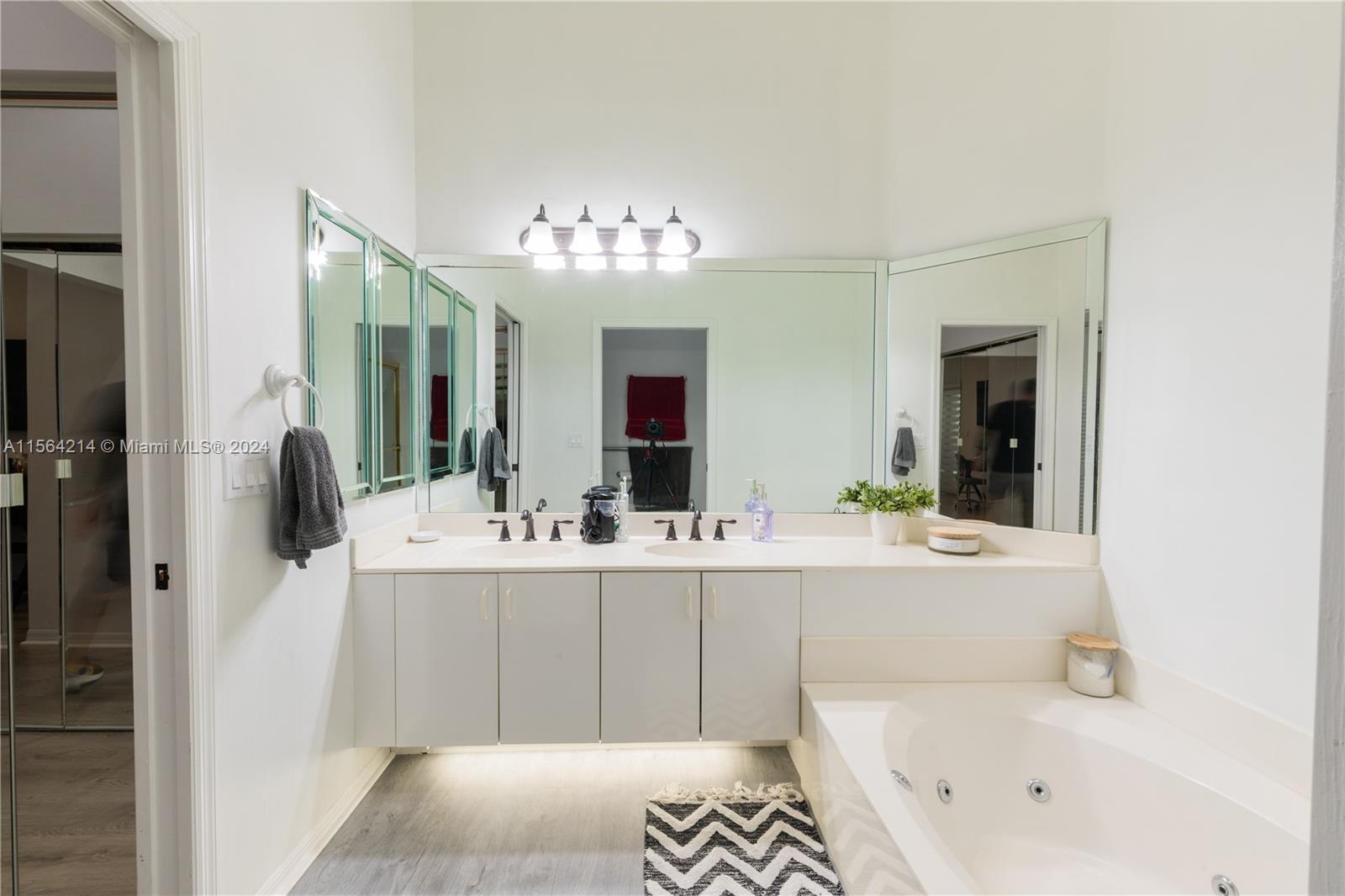 9925 Malvern Dr, Tamarac, Florida 33321, 2 Bedrooms Bedrooms, ,2 BathroomsBathrooms,Residential,For Sale,9925 Malvern Dr,A11564214