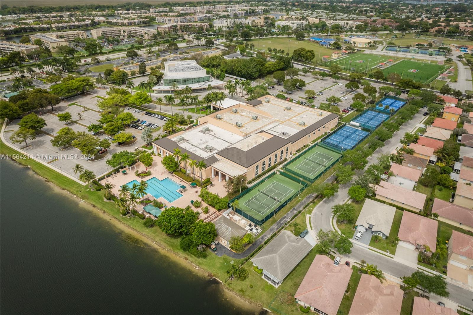 9925 Malvern Dr, Tamarac, Florida 33321, 2 Bedrooms Bedrooms, ,2 BathroomsBathrooms,Residential,For Sale,9925 Malvern Dr,A11564214